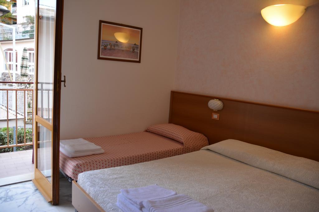 Hotel Corallo مونيلّي الغرفة الصورة