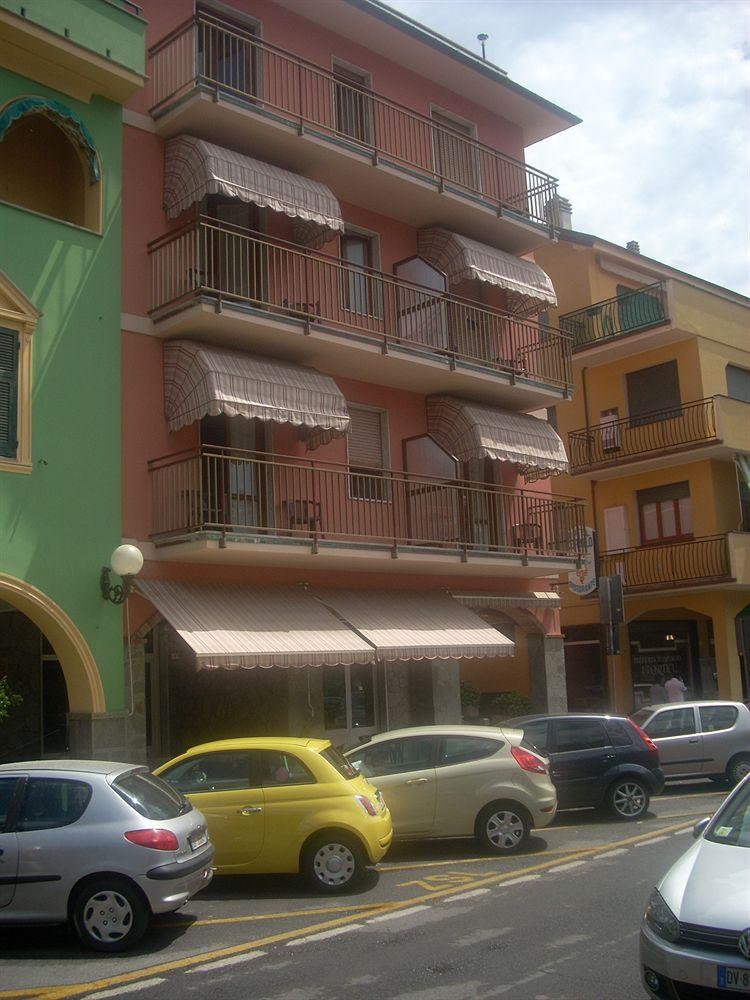 Hotel Corallo مونيلّي المظهر الخارجي الصورة